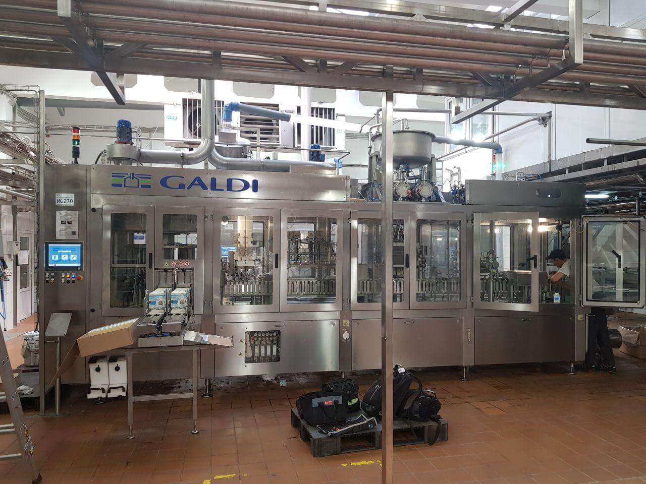 Линия розлива GALDI RG270UCS для молочных, кисло-молочных и жидких растительных продуктов, в упаковку Gable Top